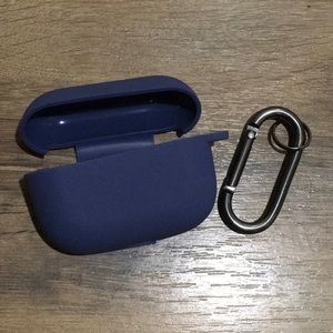 NWOT Blue AirPod Pros Silicone Case With Attachable Carabiner Clip
